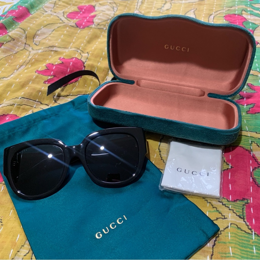 Gucci Black Square Sunglasses w/ Gold GG Logo  – Have Flaws